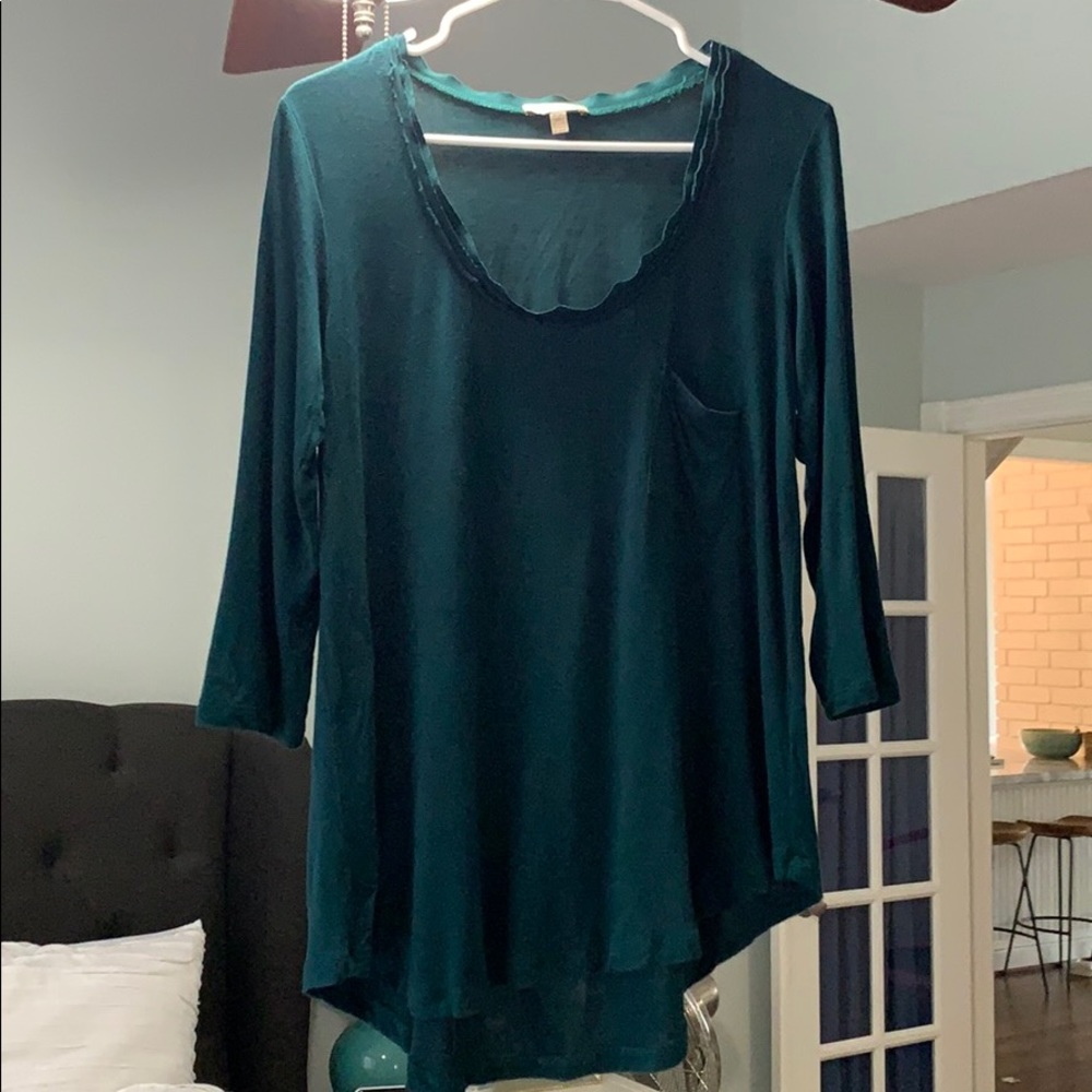 Bordeaux 3/4 sleeve top with ruffle neck detail